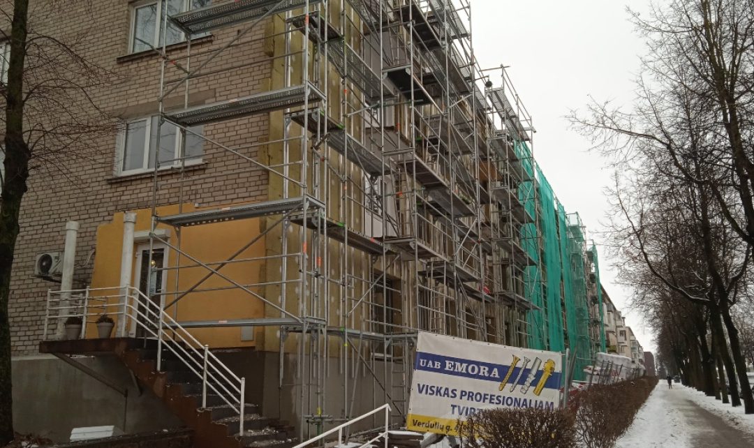 Nesigilinama į renovacijos problemų esmines priežastis
