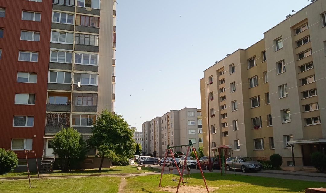 Daugiabučių bendrijos Šiauliuose savo lėšomis turi užtikrinti kiemo priežiūrą, švarą ir tvarką
