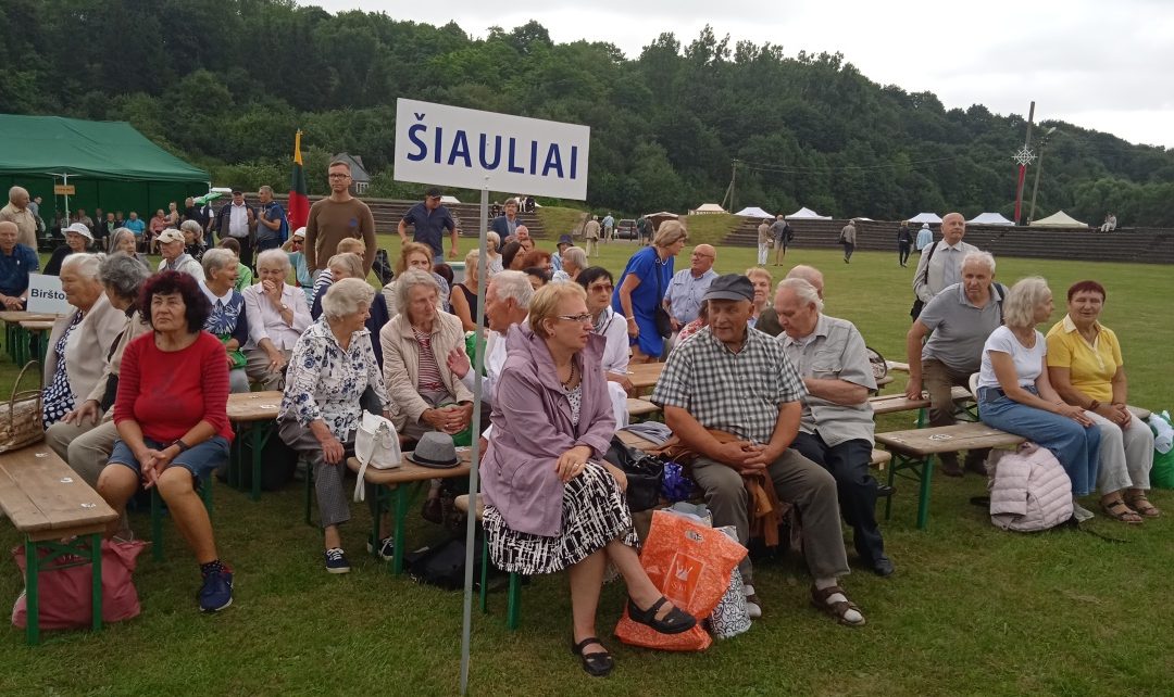 Ariogaloje įvyko tradicinis tremtinių, politinių kalinių ir laisvės kovų dalyvių sąskrydis