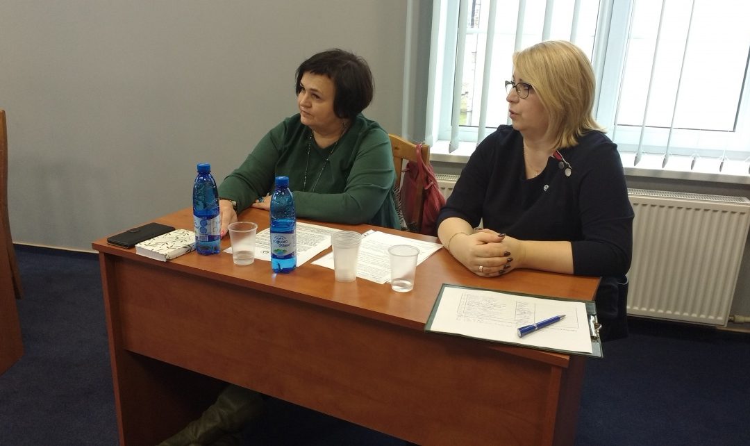 Vaiko teisių apsaugos ir įvaikinimo tarnybos darbuotojų darbas jų pačių akimis