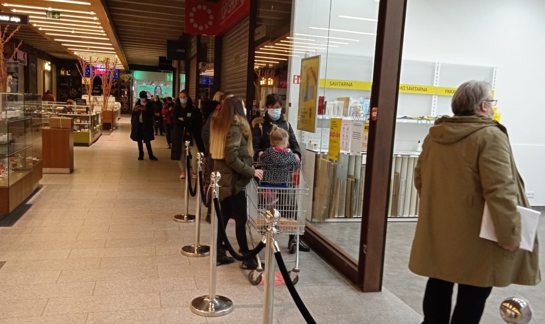 ABb “Lietuvos paštas” pirmiausia atsikrato darbuotojais, daugiabučių bendrijomis ir mokesčius pašto skyriuose mokančiais gyventojais