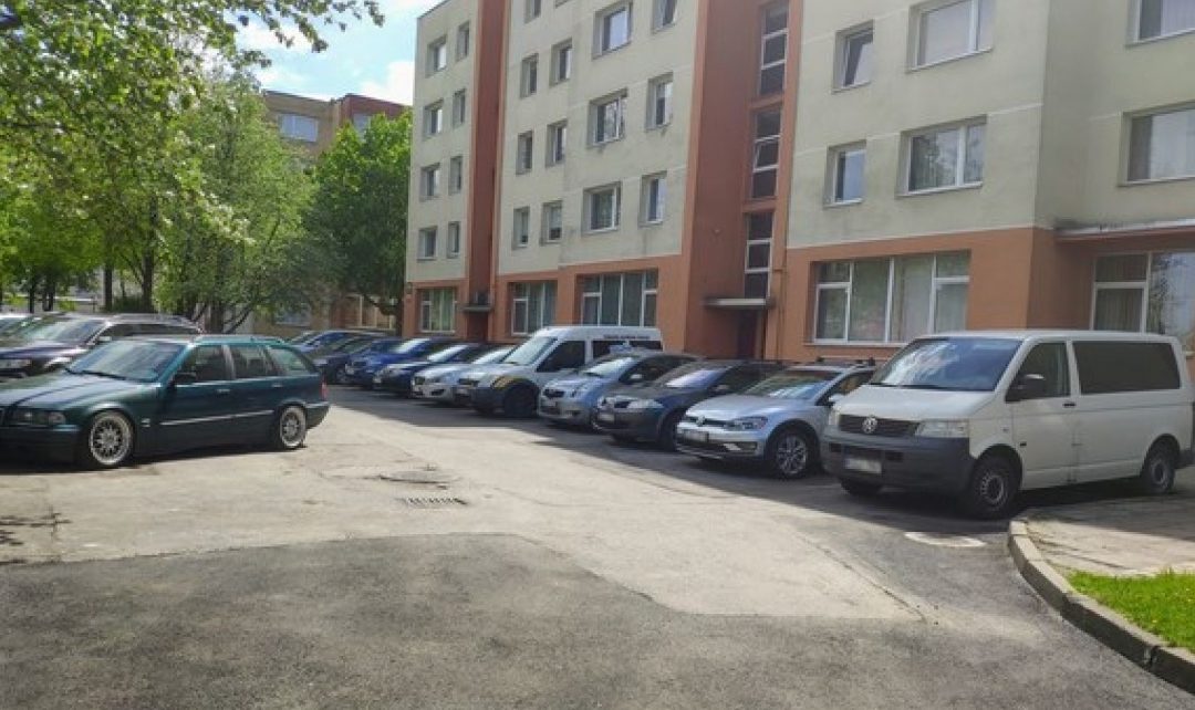 Nelygybė: vienų daugiabučių kiemai tvarkomi, kitų – ne