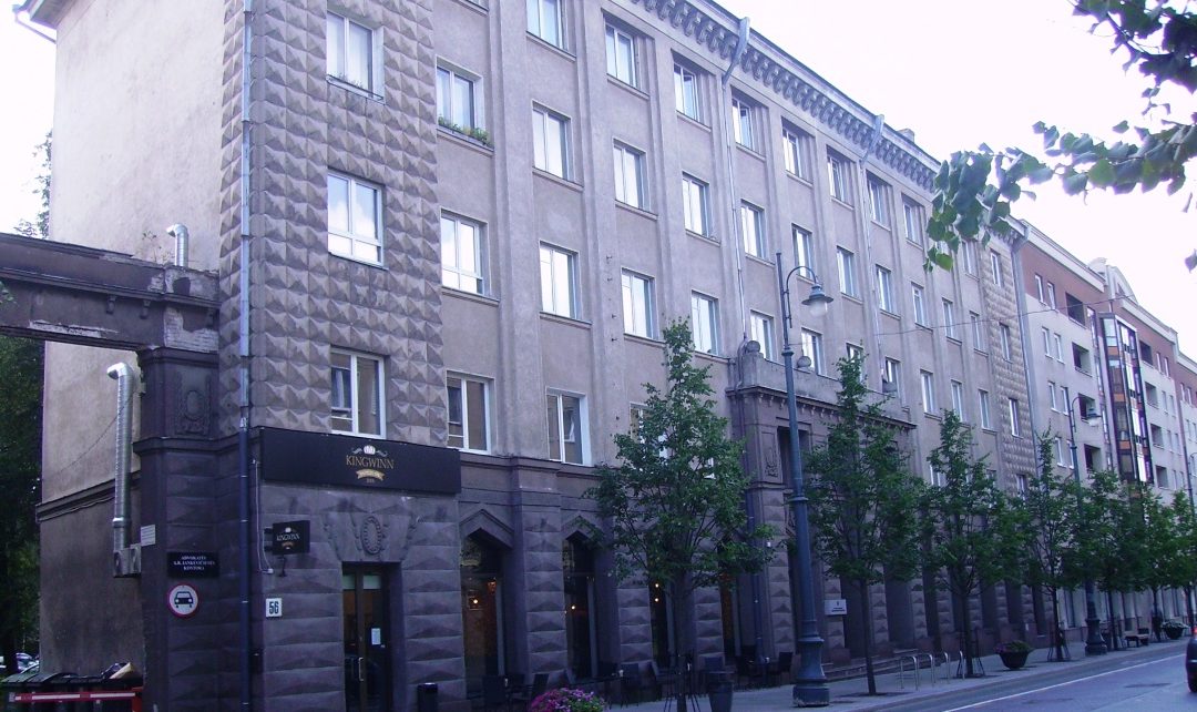 Valstybės institucijų sprendimai dėl karšto vandens tiekimo būdo 2011 metais