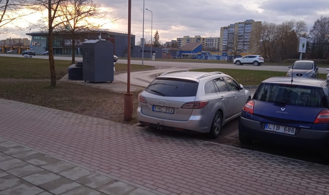 Bus įrengtas gyventojams patogesnis priėjimas prie konteinerių aikštelės